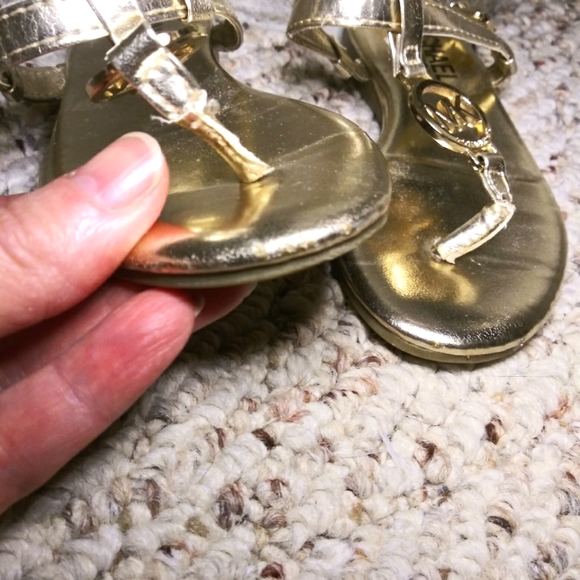 Michael Kors Toddler Girl's Gold Metallic MK Charm Thong Back Strap Sandals - Picture 4 of 9